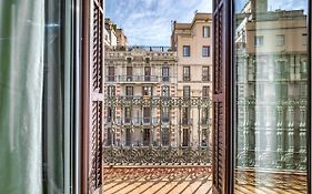 Perfectly Located 4Bed 4Bath Apartment In Barcelona 3 1